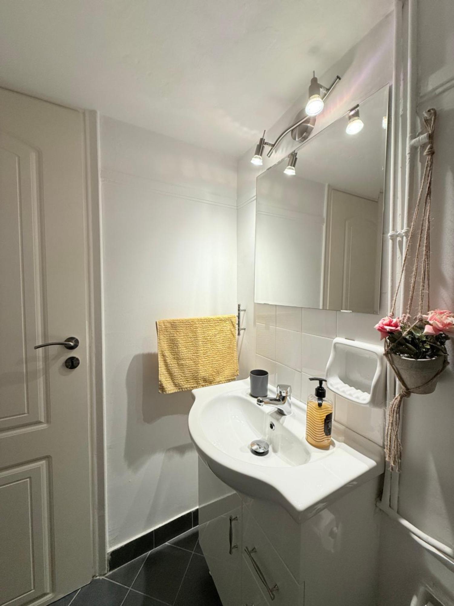 Vasia'S Cosy Apartment In Athens, "Pedion Tou Areos", Close To Center المظهر الخارجي الصورة